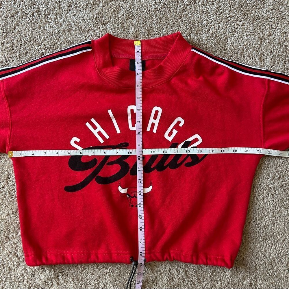 Chicago Bulls NBA Red Black Long Sleeved Adjustable Cropped Sweatshirt Small - Picture 6 of 7
